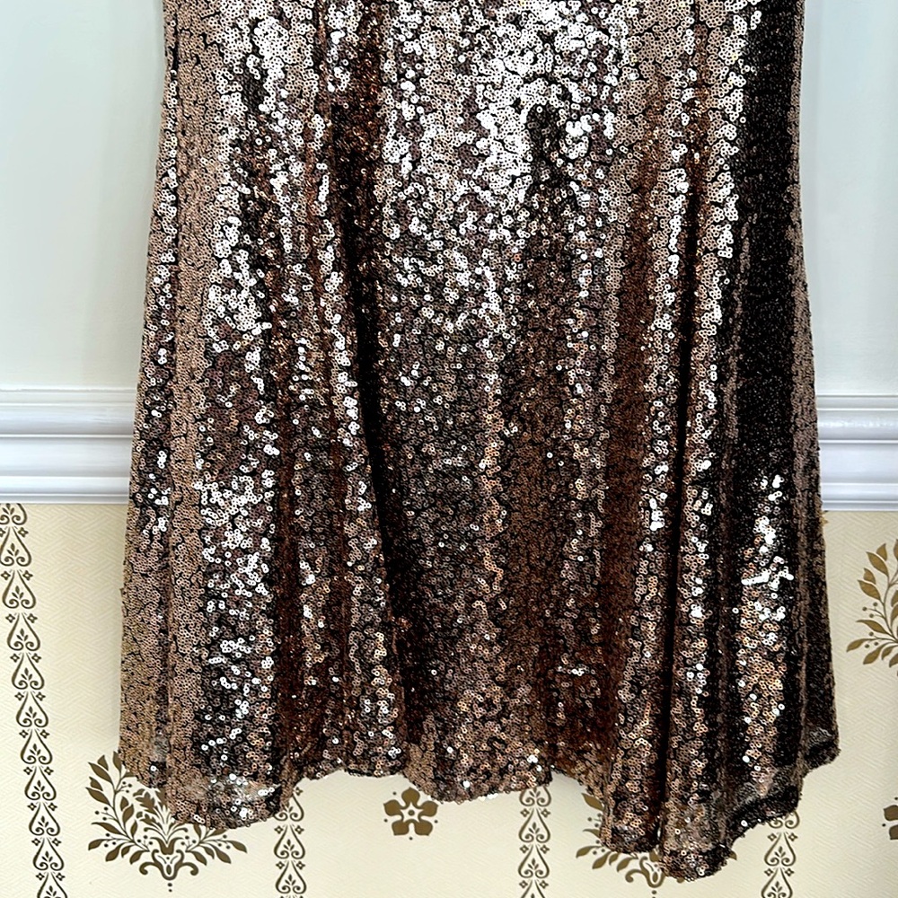 The Edit By Seventeen Sleeveless Gold Sequin Party Dress 13 Lined Keyhole Back View 3